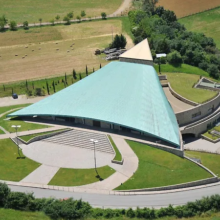 Фермерский дом Agriturismo Fattoria Di Loppiano Regina Mundi Vivajo